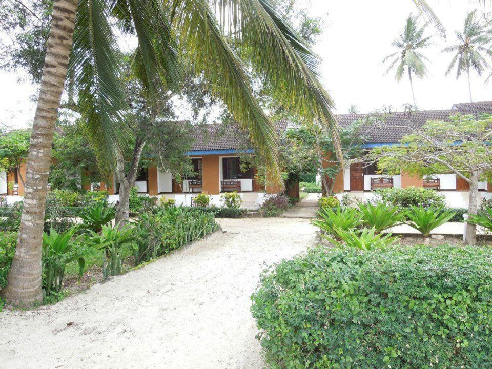 Funky Squids Beach Resort Bagamoyo Exterior photo