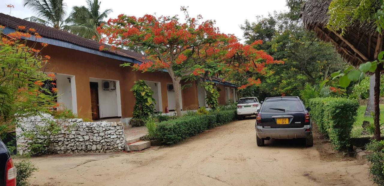 Funky Squids Beach Resort Bagamoyo Exterior photo